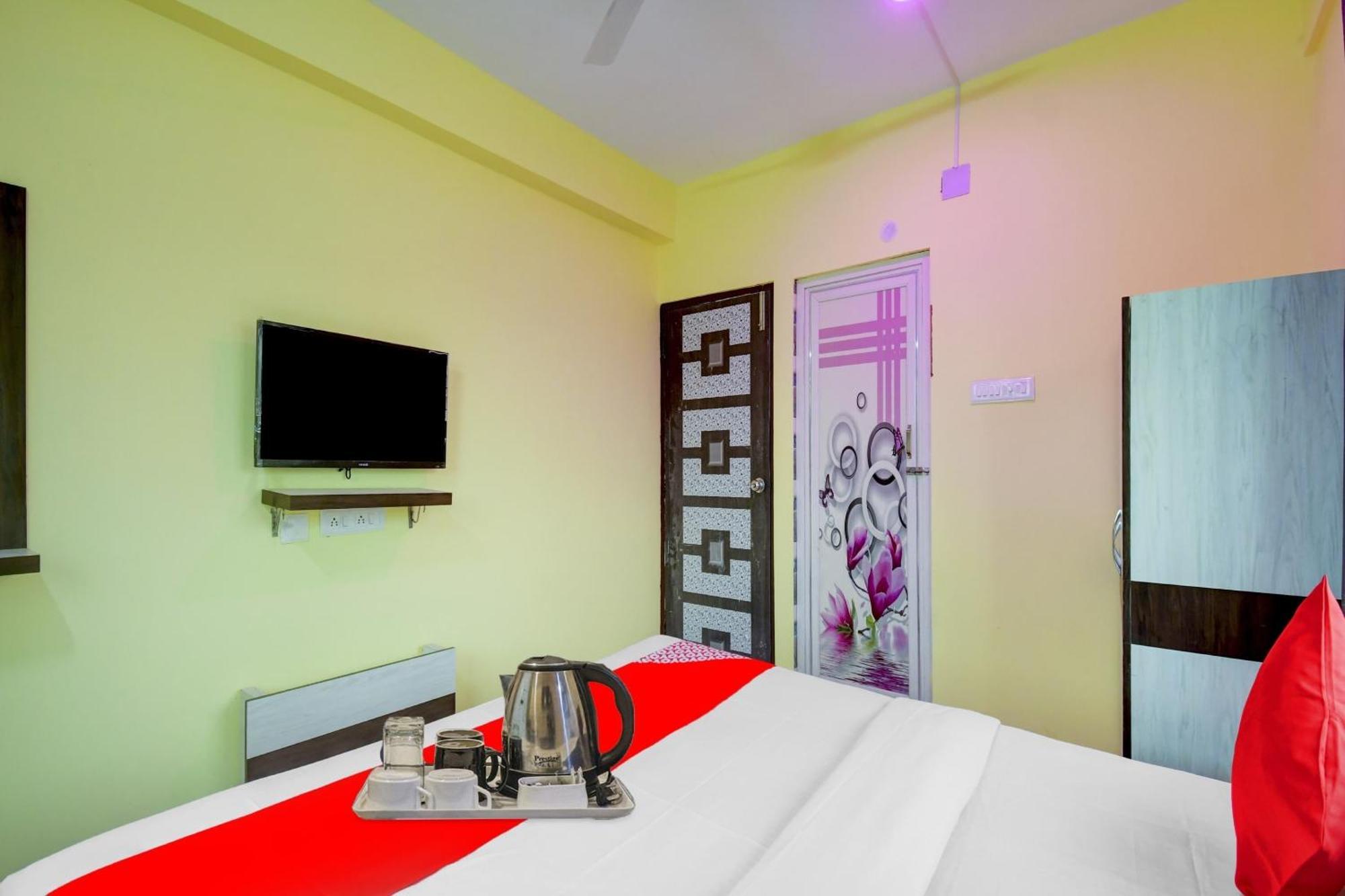 Super Hotel O 4 Friends Калькутта Экстерьер фото